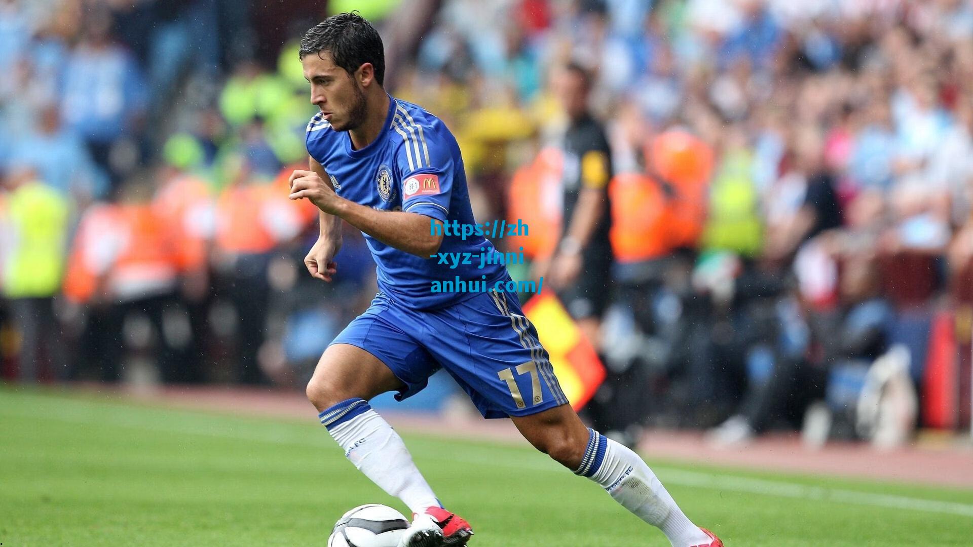 经典重现！国米社媒发布大罗身穿新赛季客场球衣照片，引爆球迷回忆与期待