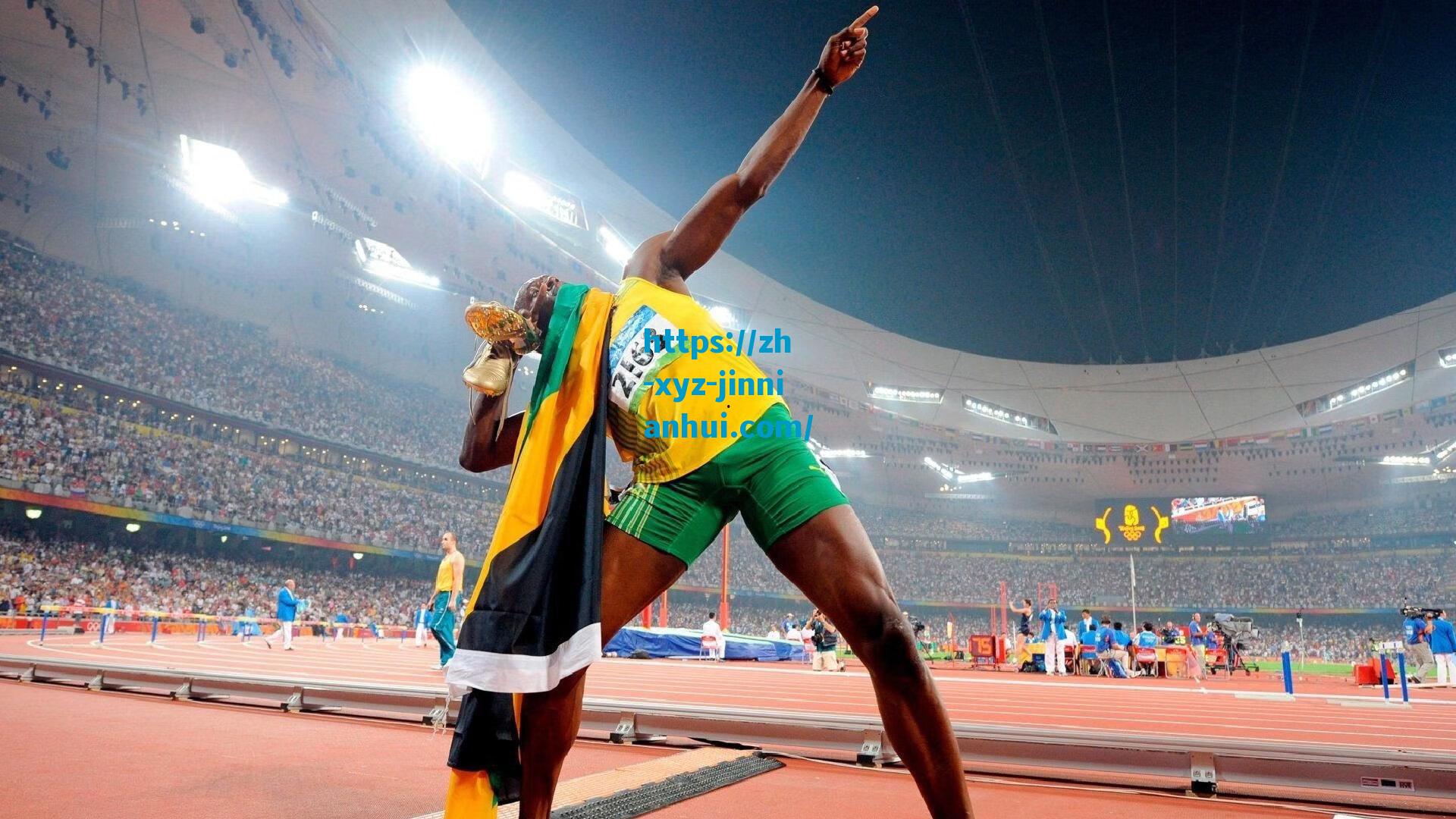 传奇时刻永存!阿达拉比奥尤世俱杯夺冠后剪走球网留作纪念